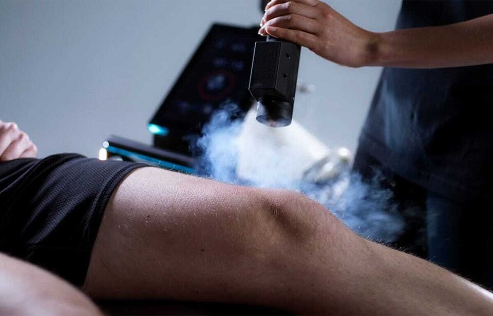 Minh họa sử dụng liệu pháp lạnh CRYO LC ở đầu gối