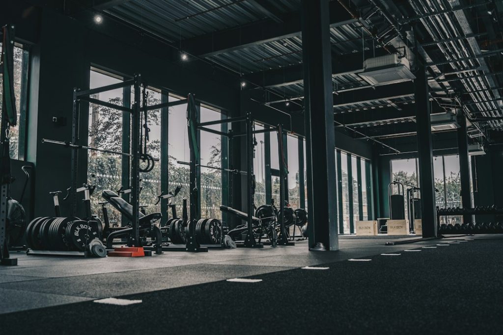 Không gian phòng gym minh họa khảo sát thị trường thiết bị phục hồi